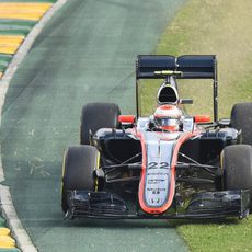 Salida de pista de Jenson Button durante la Q1 en Australia