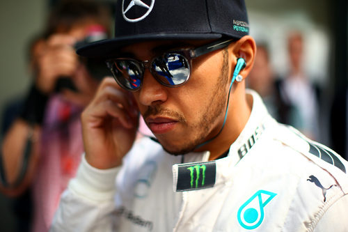 Lewis Hamilton se concentra para el GP de Australia