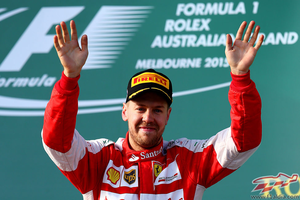 Sebastian Vettel regresa al podio en su primera carrera con Ferrari