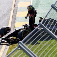 Abandono de Pastor Maldonado tras la primera curva