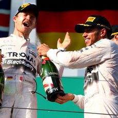 Alegría compartida de Nico Rosberg y Lewis Hamilton