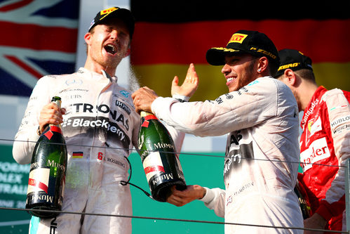 Alegría compartida de Nico Rosberg y Lewis Hamilton