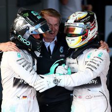 Nico Rosberg y Lewis Hamilton, tras acabar el GP de Australia