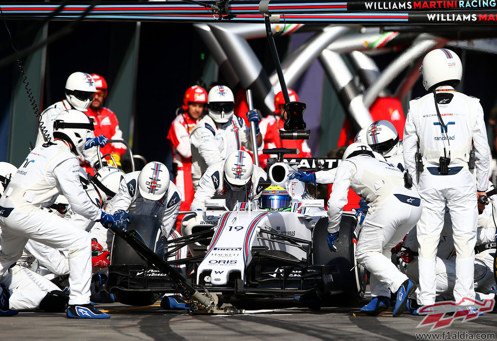 Cambio de gomas para Felipe Massa