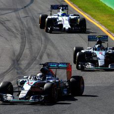 Los Mercedes comandan la carrera