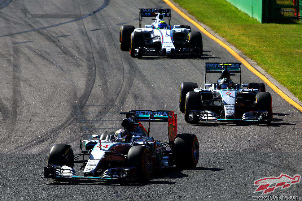 Los Mercedes comandan la carrera