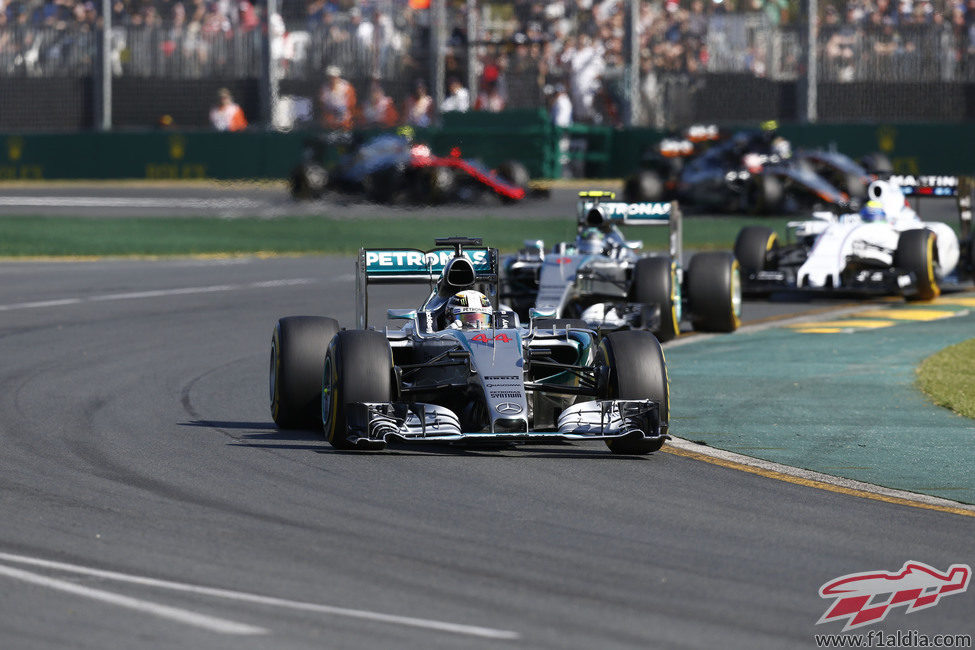 Lewis Hamilton lidera el GP de Australia 2015