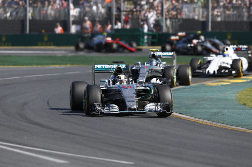 Lewis Hamilton lidera el GP de Australia 2015