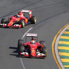 Los dos Ferrari se encuentran en pista