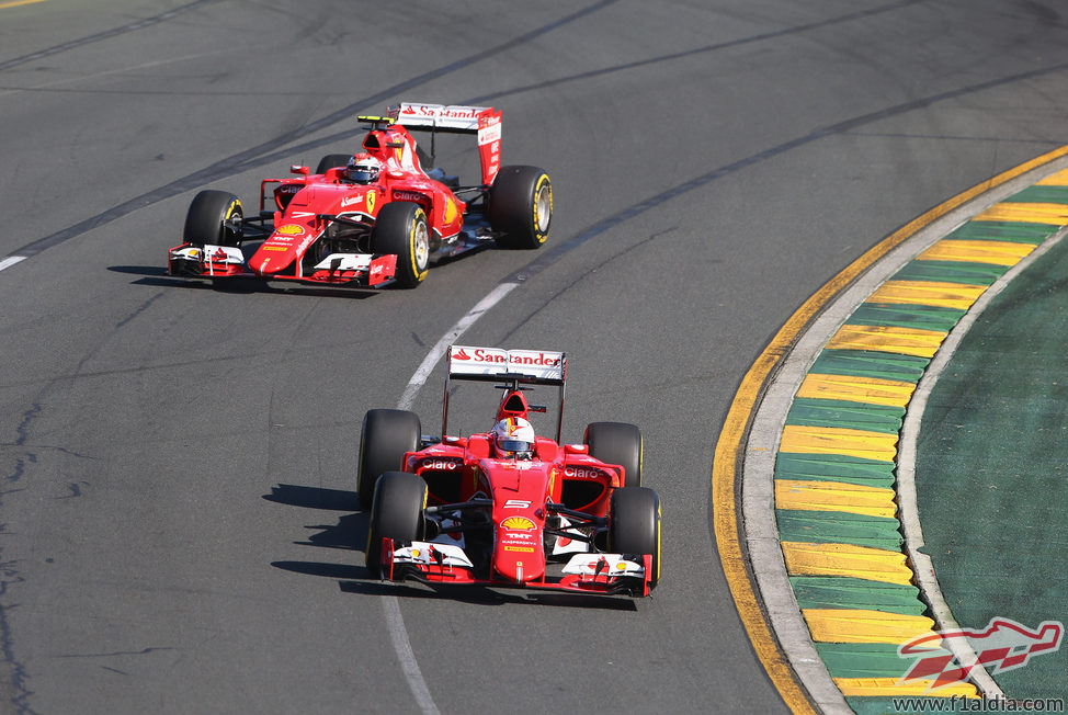 Los dos Ferrari se encuentran en pista