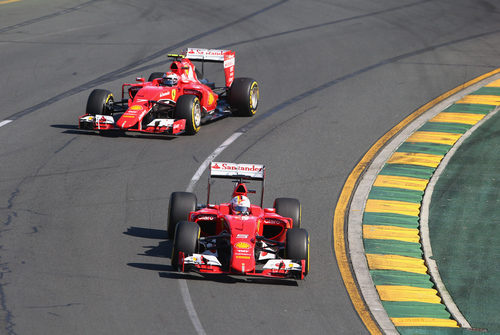 Los dos Ferrari se encuentran en pista