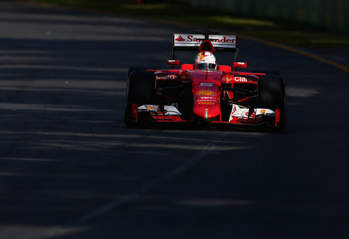 Sebastian Vettel rueda en tercera posición