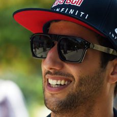 Daniel Ricciardo con su pose habitual