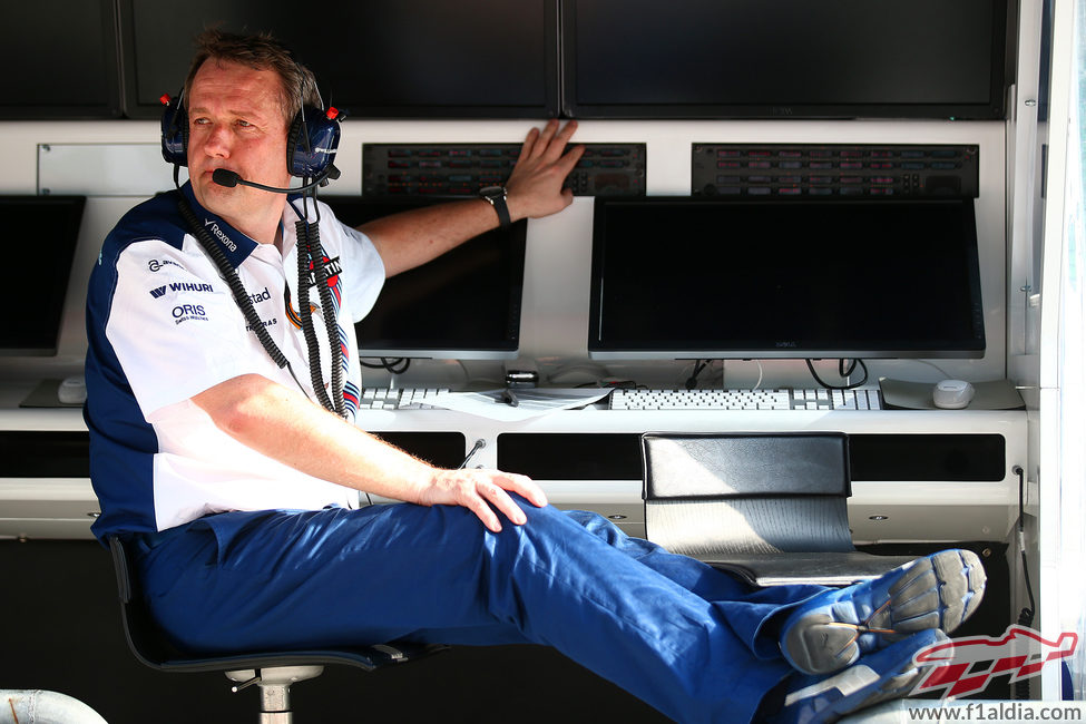 Steve Nielsen en el muro de Williams