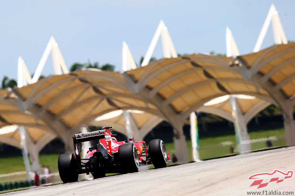 Kimi Räikkönen supera con éxito los entrenamientos