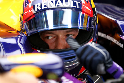 El 'ok' de Daniil Kvyat en el RB11