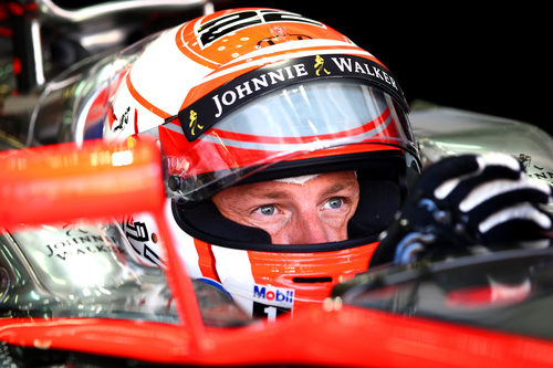 Jenson Button concentrado antes de salir a rodar