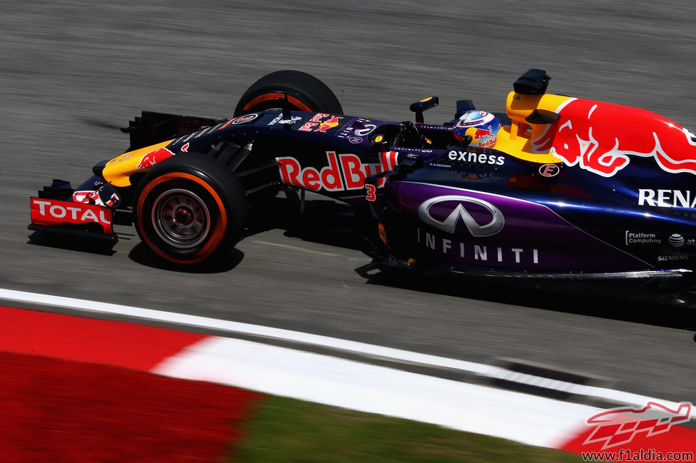 Daniel Ricciardo espera recuperar tiempo este sábado