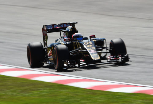 Romain Grosjean trata de sumar kilómetros en pista