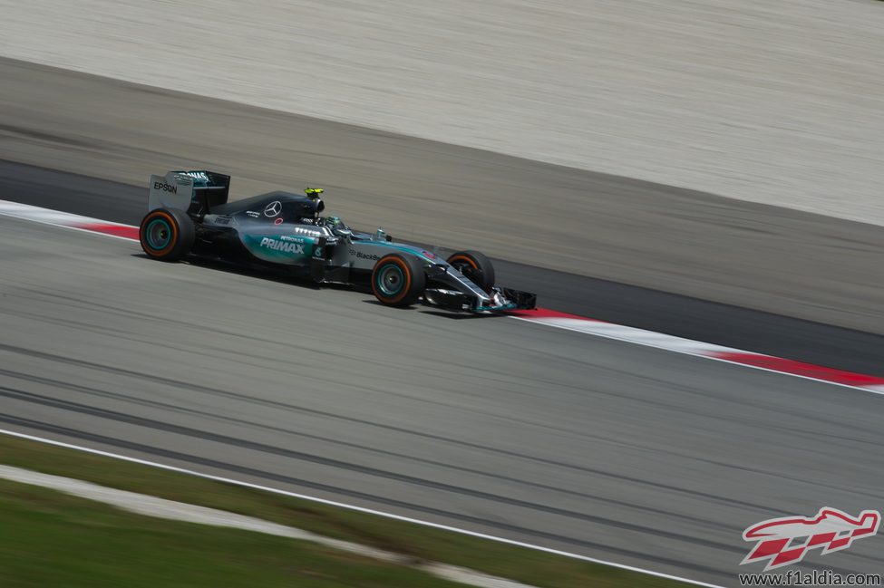 Nico Rosberg lideró los Libres 1 en Malasia