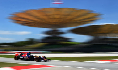 Carlos Sainz rueda muy rápido durante los libres 1