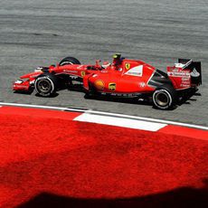 Kimi Räikkönen con el Ferrari durante los Libres 3 en Sepang