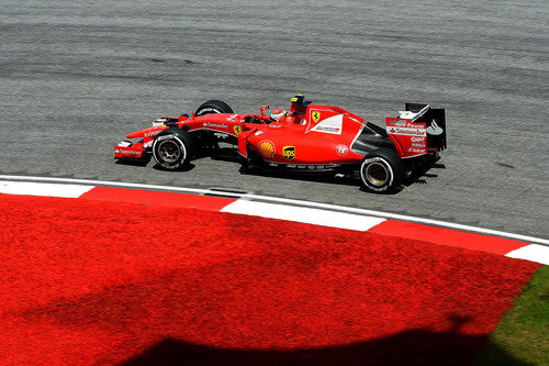 Kimi Räikkönen con el Ferrari durante los Libres 3 en Sepang