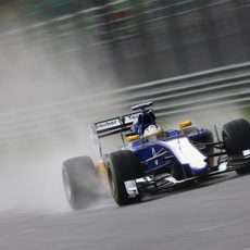 Marcus Ericsson rodando con neumáticos intermedios