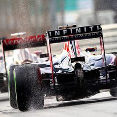 Daniil Kvyat en la fila esperando para salir a rodar