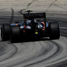 Sergio Pérez es el último coche en pista durante la Q2