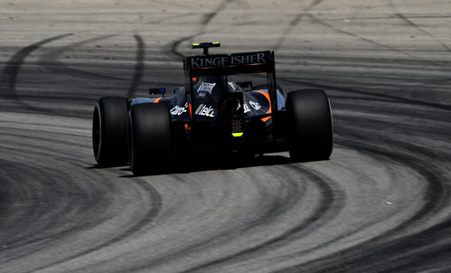 Sergio Pérez es el último coche en pista durante la Q2