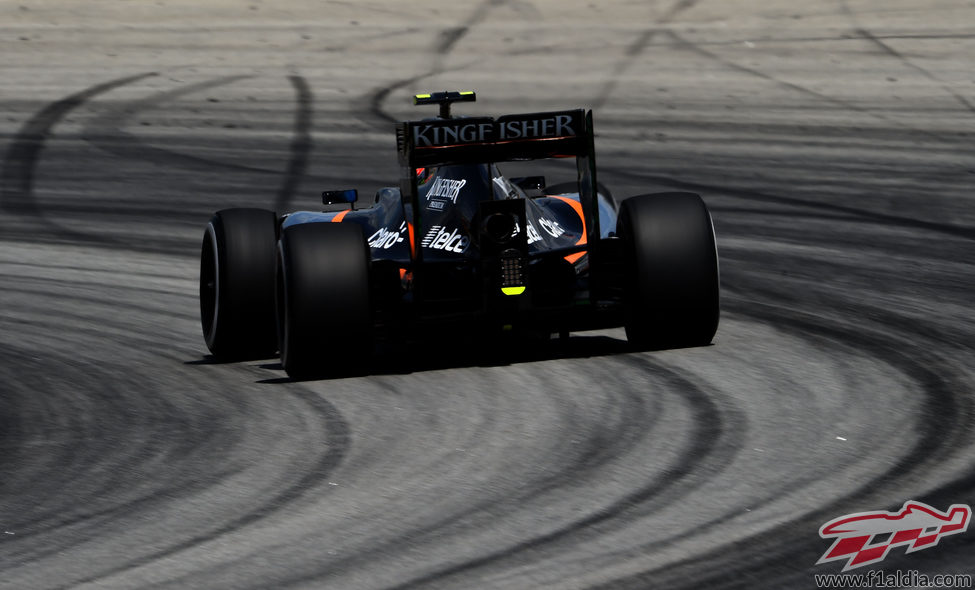 Sergio Pérez es el último coche en pista durante la Q2