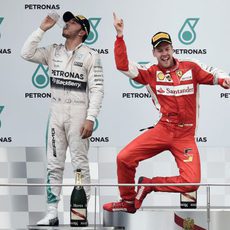 Sebastian Vettel salta de emoción