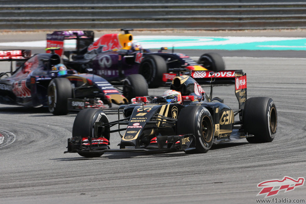 Romain Grosjean intenta mantener el pulso para llegar al top ten