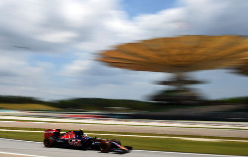 Carlos Sainz se vio sorprendido por la lluvia