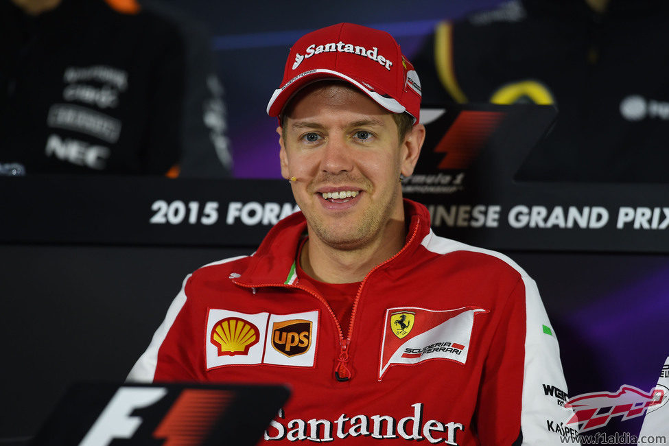 Sebastian Vettel en la rueda de prensa oficial de la FIA