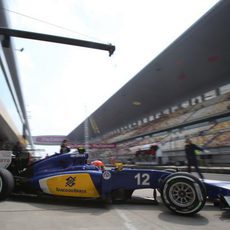 Felipe Nasr sale a pista con el Sauber C-34