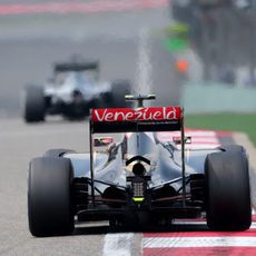 El E23 de Pastor Maldonado encarando la recta de meta