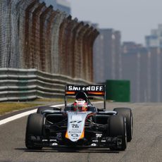 Nico Hülkenberg entrando en boxes