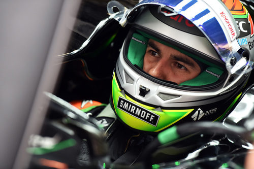 Sergio Pérez mantiene la concentración en el cockpit del coche