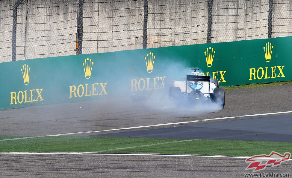 Felipe Massa pierde el control del FW37 durante los Libres 2 en Shanghai