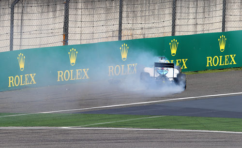 Felipe Massa pierde el control del FW37 durante los Libres 2 en Shanghai