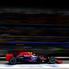 Daniel Ricciardo saliendo del box y rodando por el pitlane