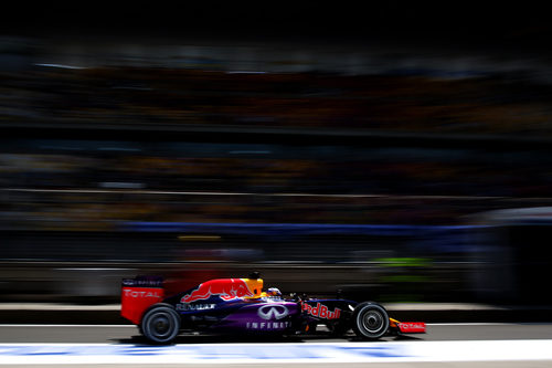 Daniel Ricciardo saliendo del box y rodando por el pitlane