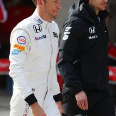 Jenson Button vuelve al box tras ser eliminado en Q1