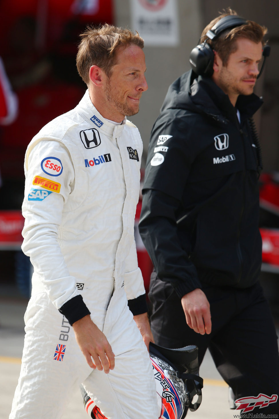 Jenson Button vuelve al box tras ser eliminado en Q1