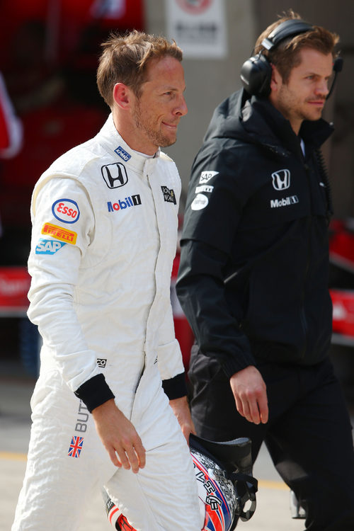 Jenson Button vuelve al box tras ser eliminado en Q1