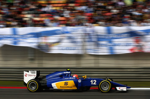 Felipe Nasr rueda con el neumático 'option'