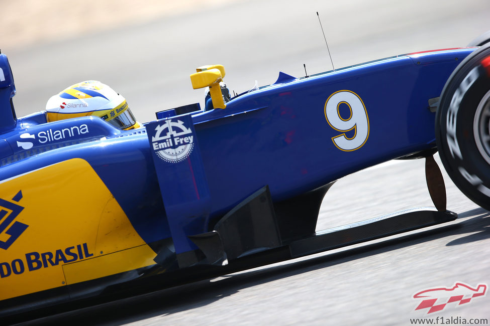 Marcus Ericsson lidia con su C34 en el GP de China 2015