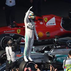 Lewis Hamilton vence con contundencia en China